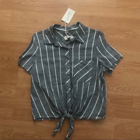 Universal Thread Tops - Universal Thread Front-Tie Crop Top